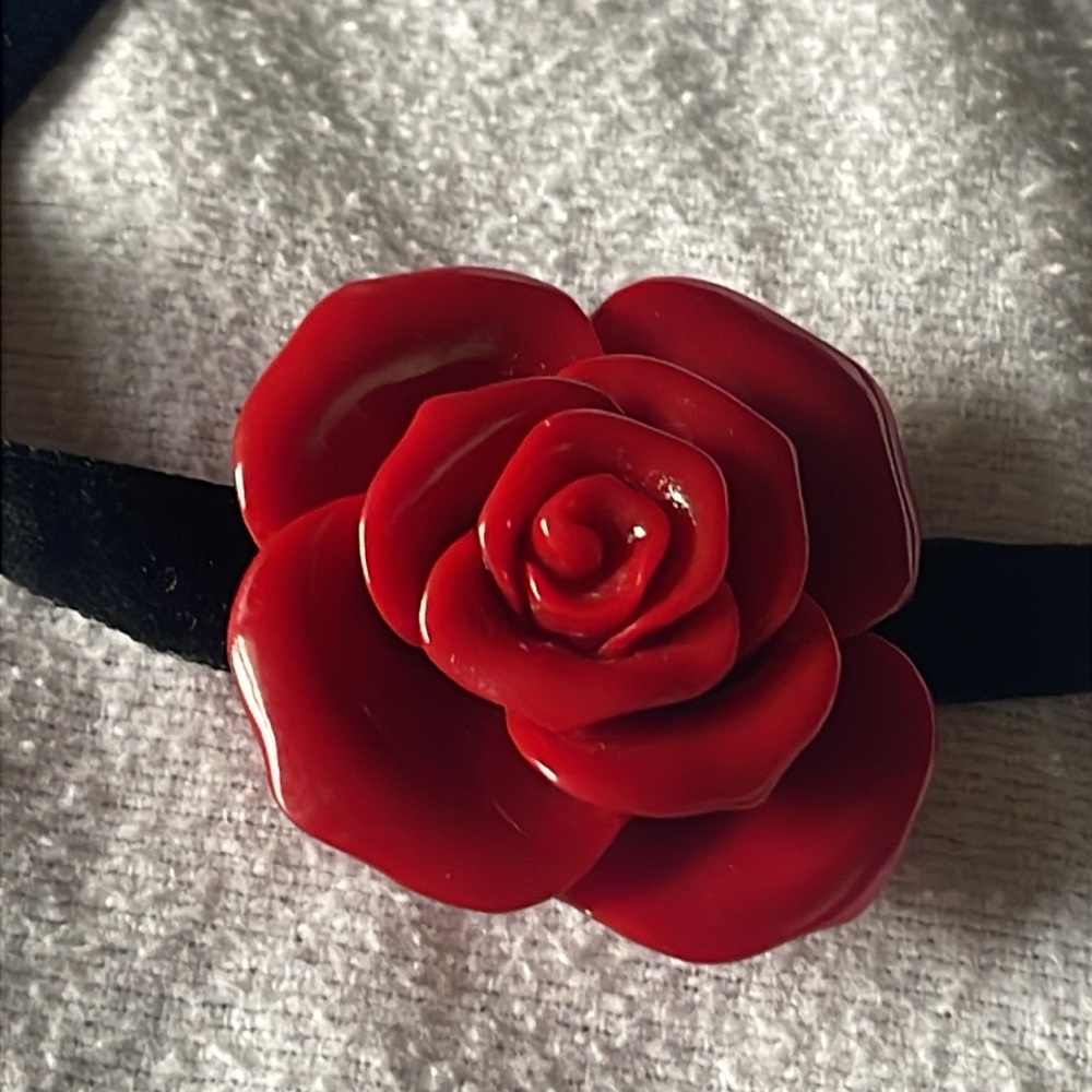 Vtg Velvet Black Ribbon w/ Red Resin Rose Choker, 17in - Picture 2 of 3